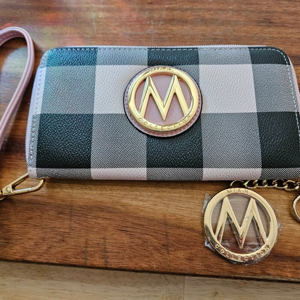 brand NEW MIAK WALLET NEVER USED